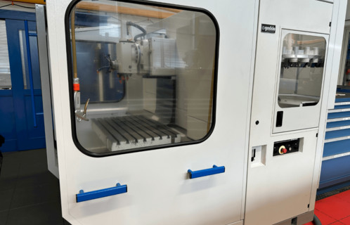 2right-side-view-of-mikron-ume-560-machine