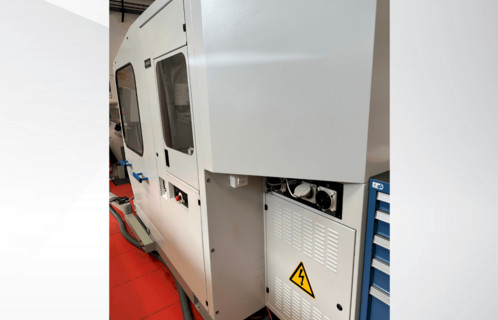 4side-view-of-mikron-ume-560-machine