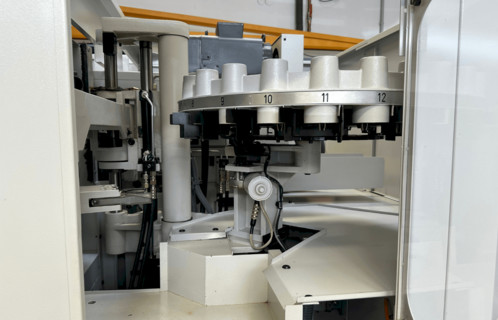 5side-view-of-mikron-ume-560-machine